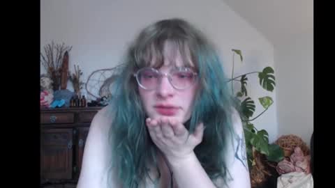 Snapshot of minthe chatting on January 19, 12:09 pm minthe online show from January 19, 12:09 pm