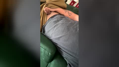 Snapshot of minty658512 chatting on December 18, 8:37 pm minty658512 online show from December 18, 8:37 pm