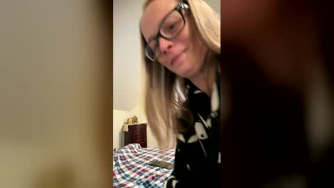 Minx online show from April 26, 6:27 pm