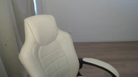 Snapshot of mira_g chatting on October 3, 6:32 am mira_g online show from October 3, 6:32 am