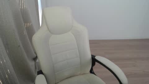 Snapshot of mira_g chatting on October 8, 1:09 pm mira_g online show from October 8, 1:09 pm