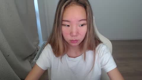 Snapshot of mira_g chatting on October 13, 6:02 am mira_g online show from October 13, 6:02 am