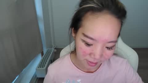 Snapshot of mira_g chatting on November 6, 9:54 am mira_g online show from November 6, 9:54 am