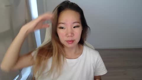 Snapshot of mira_g chatting on November 10, 12:04 pm mira_g online show from November 10, 12:04 pm