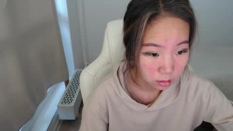 Snapshot of mira_g chatting on November 18, 9:14 am mira_g online show from November 18, 9:14 am