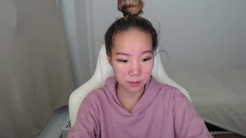 Snapshot of mira_g chatting on November 20, 1:22 pm mira_g online show from November 20, 1:22 pm