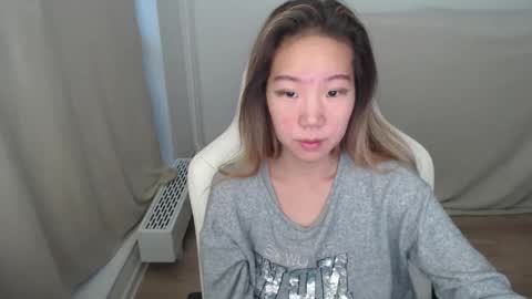 Snapshot of mira_g chatting on December 3, 7:05 am mira_g online show from December 3, 7:05 am