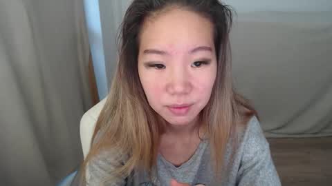 Snapshot of mira_g chatting on December 5, 8:12 am mira_g online show from December 5, 8:12 am