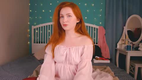 Snapshot of mira_glace chatting on December 3, 11:41 am Mira3 online show from December 3, 11:41 am