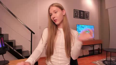 Snapshot of mira_lite chatting on April 27, 2:31 am Mira online show from April 27, 2:31 am