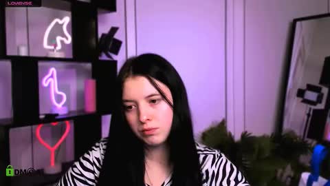 Snapshot of mira_lyn chatting on December 16, 7:19 pm mira_lyn online show from December 16, 7:19 pm