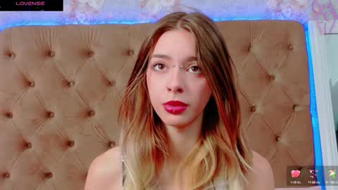 Snapshot of mira_lynxx chatting on October 22, 4:13 am mira_lynxx online show from October 22, 4:13 am