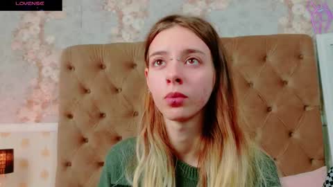 Snapshot of mira_lynxx chatting on October 29, 5:10 am mira_lynxx online show from October 29, 5:10 am