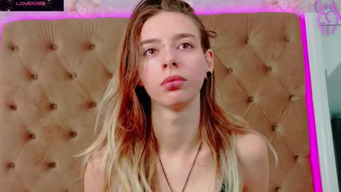 Snapshot of mira_lynxx chatting on November 13, 5:17 am mira_lynxx online show from November 13, 5:17 am