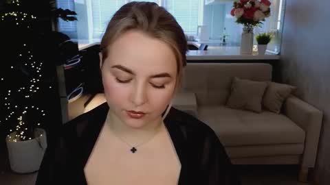 Snapshot of mira_mermayd chatting on March 12, 2:50 am Mira online show from March 12, 2:50 am