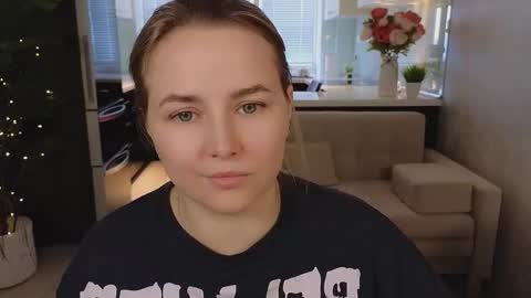 Snapshot of mira_mermayd chatting on March 14, 8:53 am Mira online show from March 14, 8:53 am