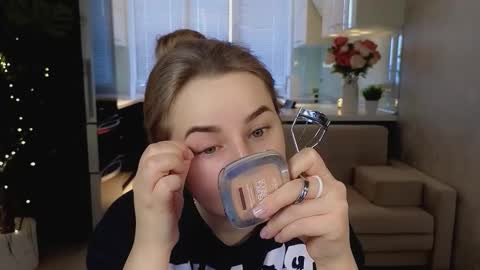 Snapshot of mira_mermayd chatting on March 20, 1:21 am Mira online show from March 20, 1:21 am