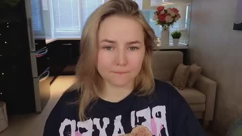 Snapshot of mira_mermayd chatting on March 22, 1:31 am Mira online show from March 22, 1:31 am