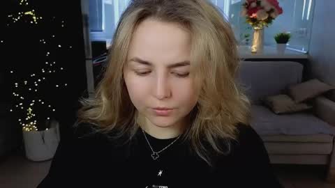 Snapshot of mira_mermayd chatting on April 15, 8:10 am Mira online show from April 15, 8:10 am