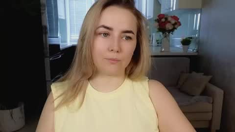 Snapshot of mira_mermayd chatting on April 22, 8:17 am Mira online show from April 22, 8:17 am