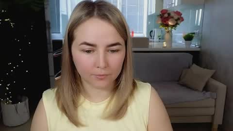 Snapshot of mira_mermayd chatting on April 23, 2:02 am Mira online show from April 23, 2:02 am