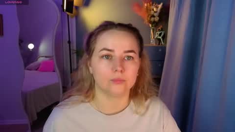 Snapshot of mira_mermayd chatting on May 2, 1:32 am Mira online show from May 2, 1:32 am