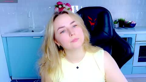 Snapshot of mira_mermayd chatting on May 3, 1:33 am Mira online show from May 3, 1:33 am