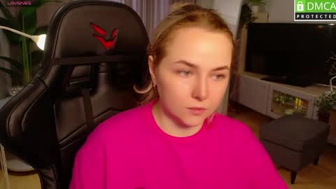 Snapshot of mira_mermayd chatting on May 17, 1:03 am Mira online show from May 17, 1:03 am