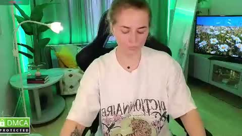 Snapshot of mira_mermayd chatting on June 14, 2:24 am Mira online show from June 14, 2:24 am
