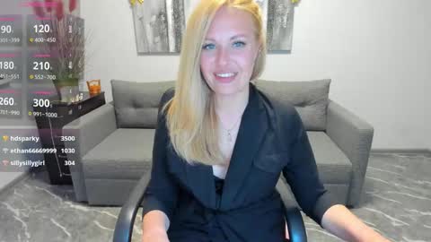 Snapshot of mira_whitme chatting on May 11, 4:04 pm Mira online show from May 11, 4:04 pm