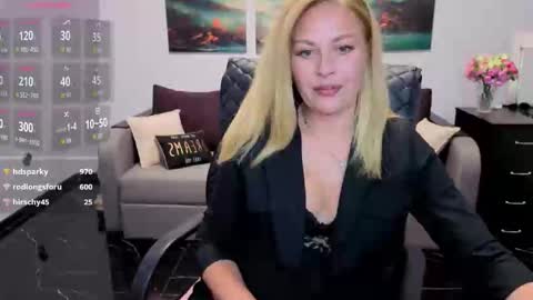 Snapshot of mira_whitme chatting on June 3, 2:33 pm Mira online show from June 3, 2:33 pm