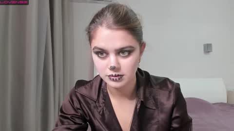 Snapshot of miraa_m chatting on October 31, 10:00 pm Mira online show from October 31, 10:00 pm