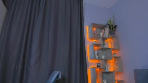 Snapshot of mirabrunette chatting on May 24, 2:49 am Mira follow my fansly online show from May 24, 2:49 am