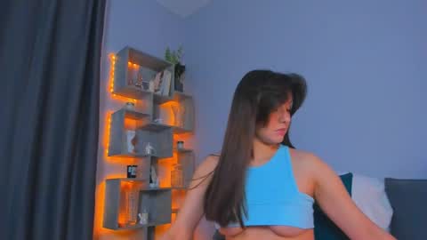 Snapshot of mirabrunette chatting on May 30, 3:03 am Mira follow my fansly online show from May 30, 3:03 am