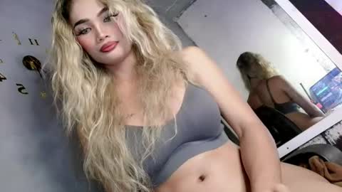 Zoey online show from June 23, 1:42 pm