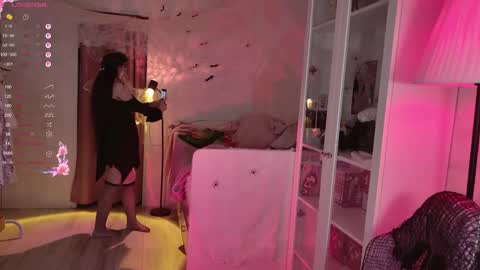 Snapshot of mirajade chatting on October 28, 5:04 pm Mira online show from October 28, 5:04 pm