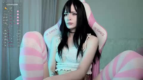 Snapshot of miranaliebert chatting on March 4, 10:05 pm Mirana online show from March 4, 10:05 pm