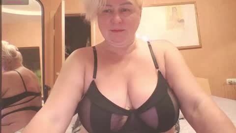 Snapshot of miranda_robinson chatting on June 7, 3:27 pm Miranda online show from June 7, 3:27 pm