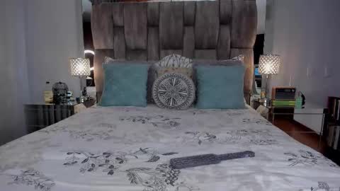 Snapshot of mirandacollins_ chatting on February 20, 12:51 am Miranda online show from February 20, 12:51 am