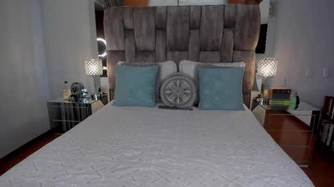 Snapshot of mirandacollins_ chatting on February 25, 1:26 am Miranda online show from February 25, 1:26 am