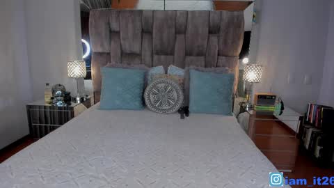 Snapshot of mirandacollins_ chatting on March 30, 12:22 am Miranda online show from March 30, 12:22 am