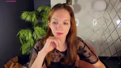 Snapshot of mirandaglow chatting on December 19, 9:40 am Miranda online show from December 19, 9:40 am