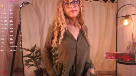 Snapshot of miranditaa chatting on December 22, 3:55 am MIRANDA HERNANDEZ online show from December 22, 3:55 am