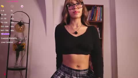 MIRANDA HERNANDEZ online show from June 22, 4:42 am