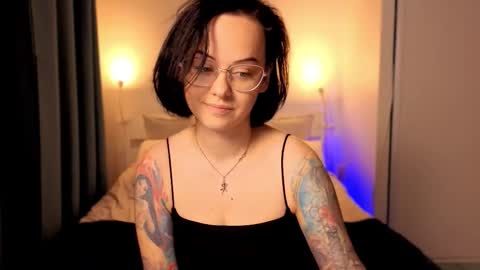 MiraSkyy online show from October 21, 6:30 pm