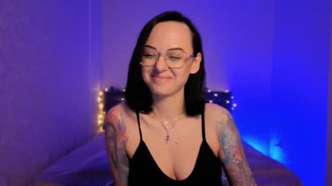 Snapshot of miraskyy chatting on March 19, 4:00 pm MiraSkyy online show from March 19, 4:00 pm