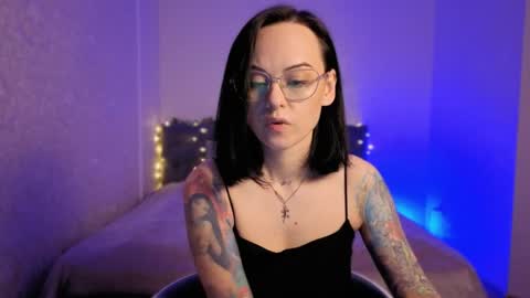 Snapshot of miraskyy chatting on April 3, 5:44 pm MiraSkyy online show from April 3, 5:44 pm