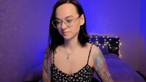 Snapshot of miraskyy chatting on April 4, 9:56 pm MiraSkyy online show from April 4, 9:56 pm