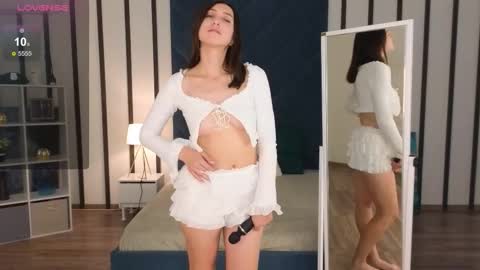 Snapshot of miravelle_ chatting on October 20, 11:10 am Mira dont forget to thumbs up me online show from October 20, 11:10 am