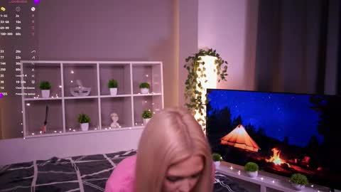 Snapshot of mirianscorgie chatting on November 21, 9:13 pm Elsa online show from November 21, 9:13 pm